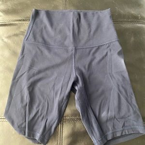 navy blue lululemon biker shorts size 2 —— 4 inch